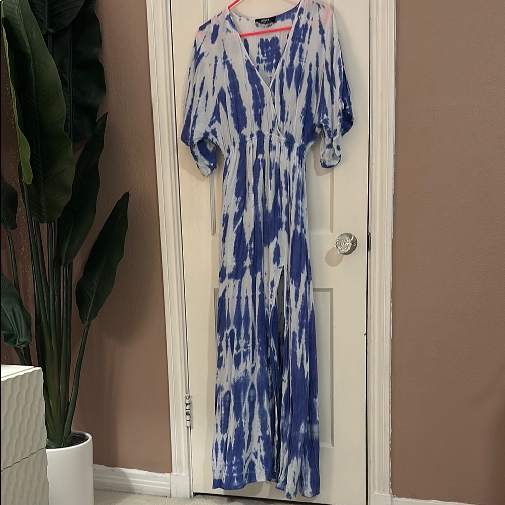Lulu's Blue and White Tie-Dye V-Neck Dress